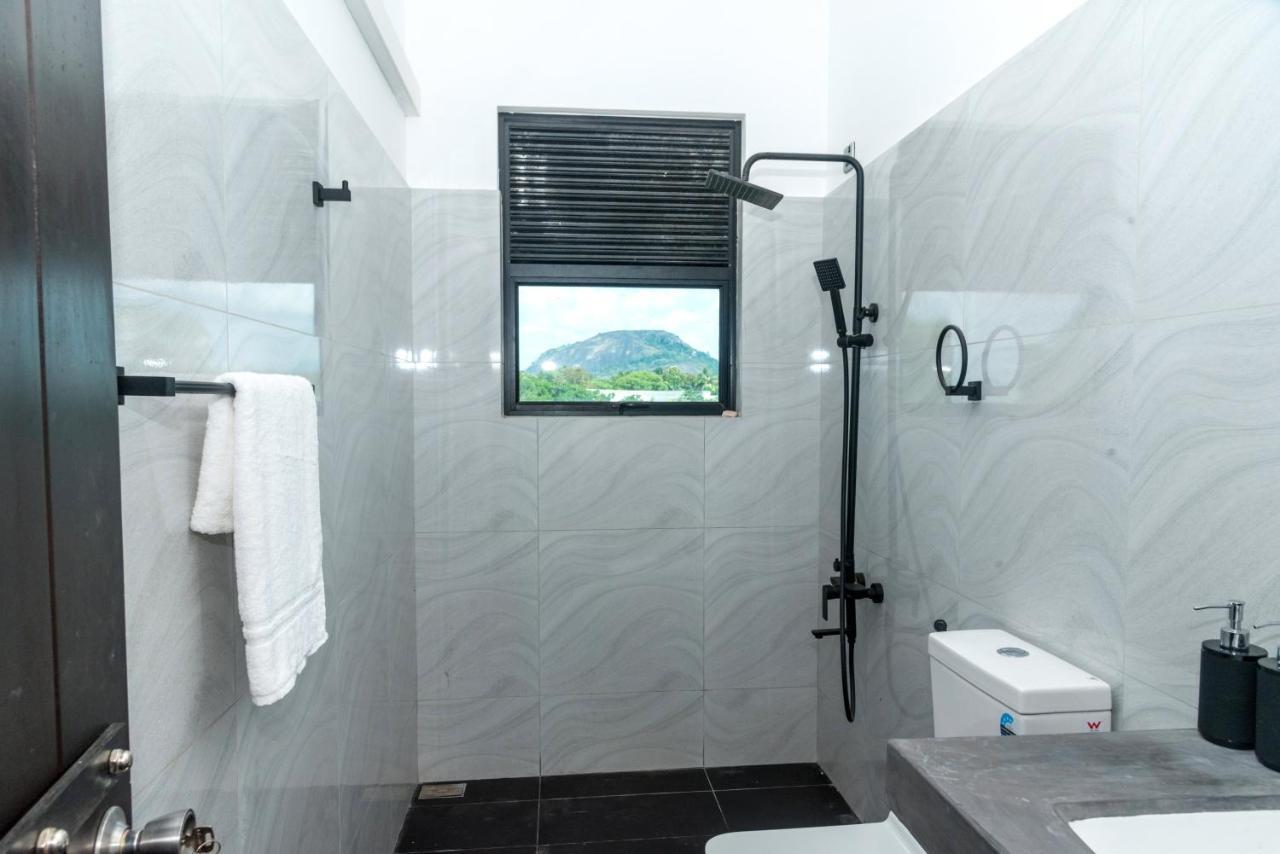 Black Mustang Hotel Dambulla