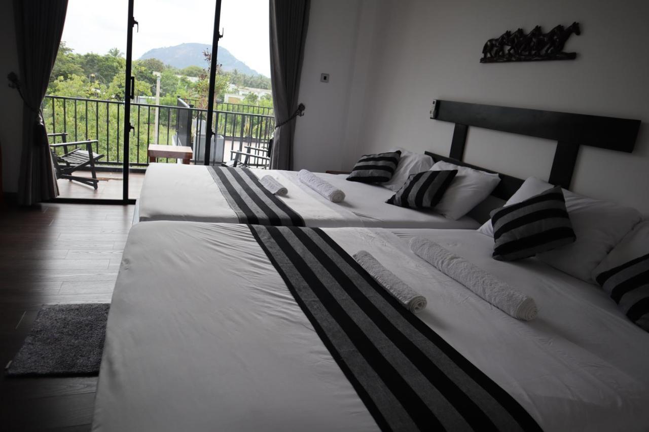 Black Mustang Hotel Dambulla